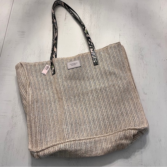 Victoria’s Secret bag - Picture 4 of 5